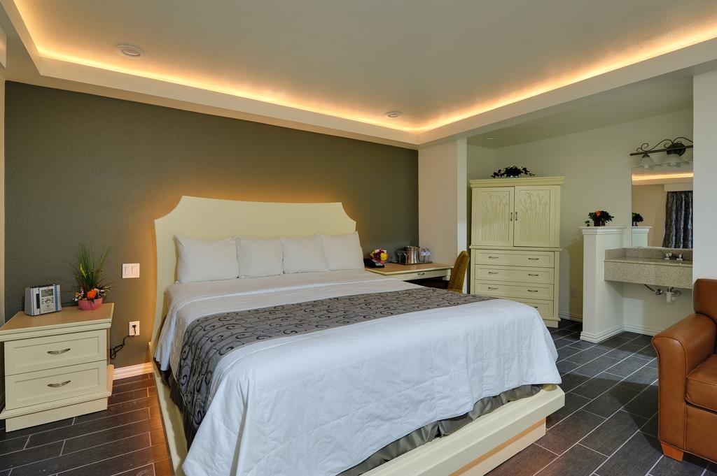 Romantic Inn & Suites Dallas Room photo