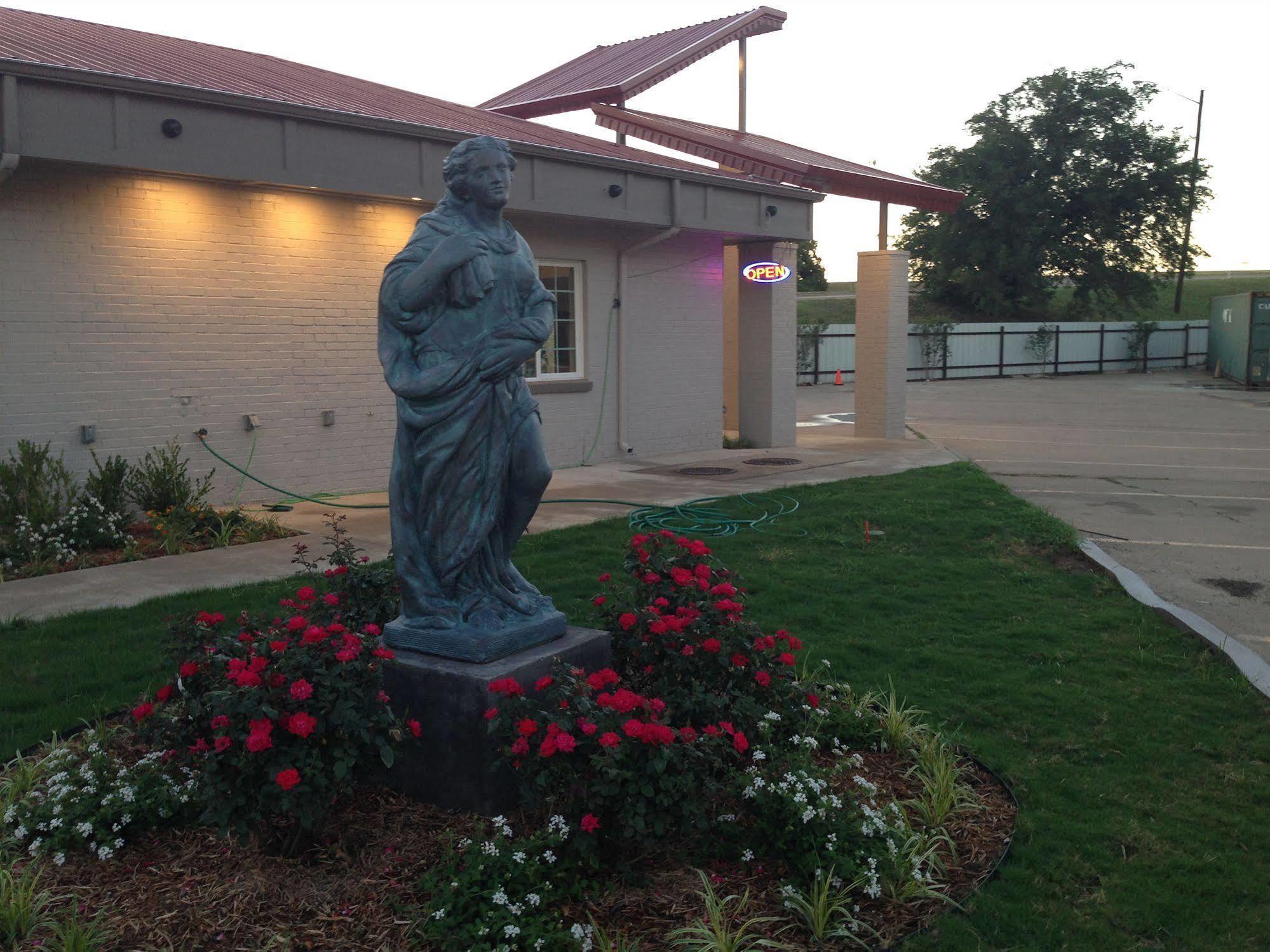 Romantic Inn & Suites Dallas Exterior photo